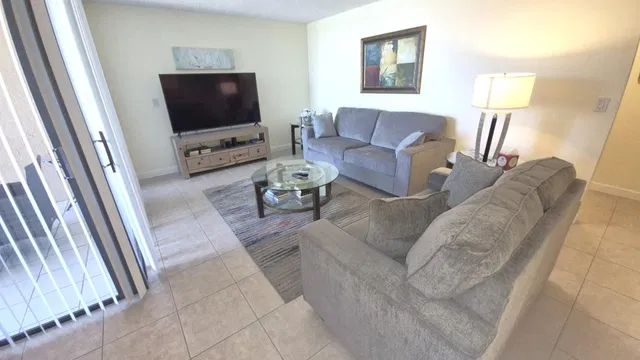 Unit 9403 photo 9