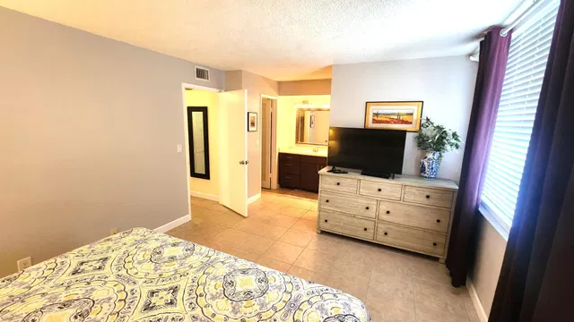 Unit 9403 photo 32
