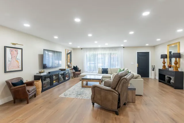 SoSo West Palm Beach Residence photo 5