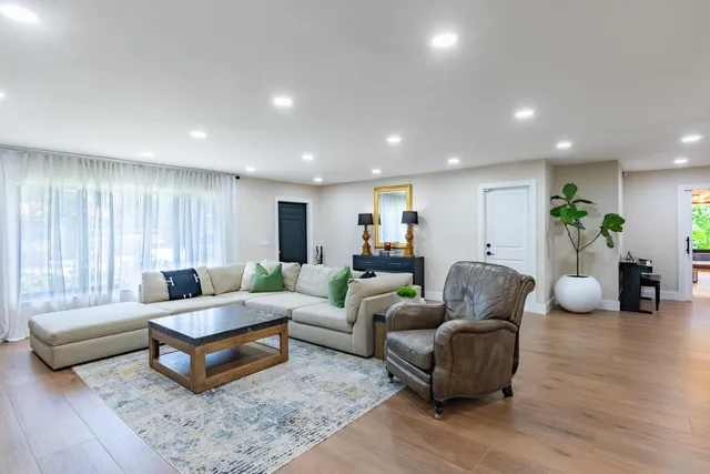 SoSo West Palm Beach Residence photo 6
