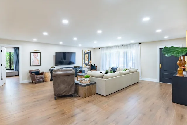 SoSo West Palm Beach Residence photo 9