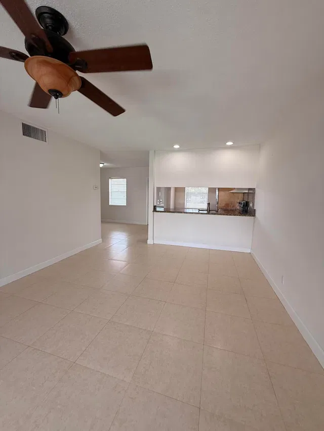 Unit 405 photo 5