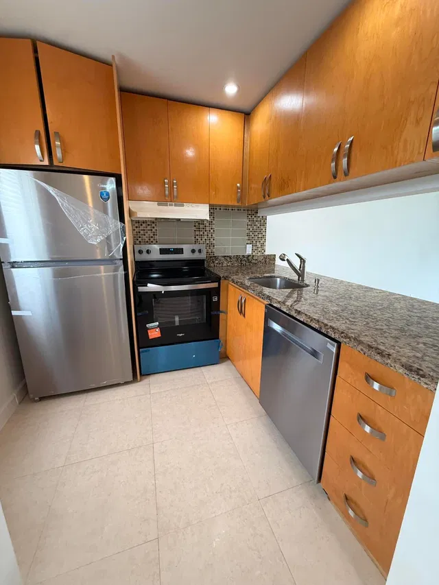 Unit 405 photo 6