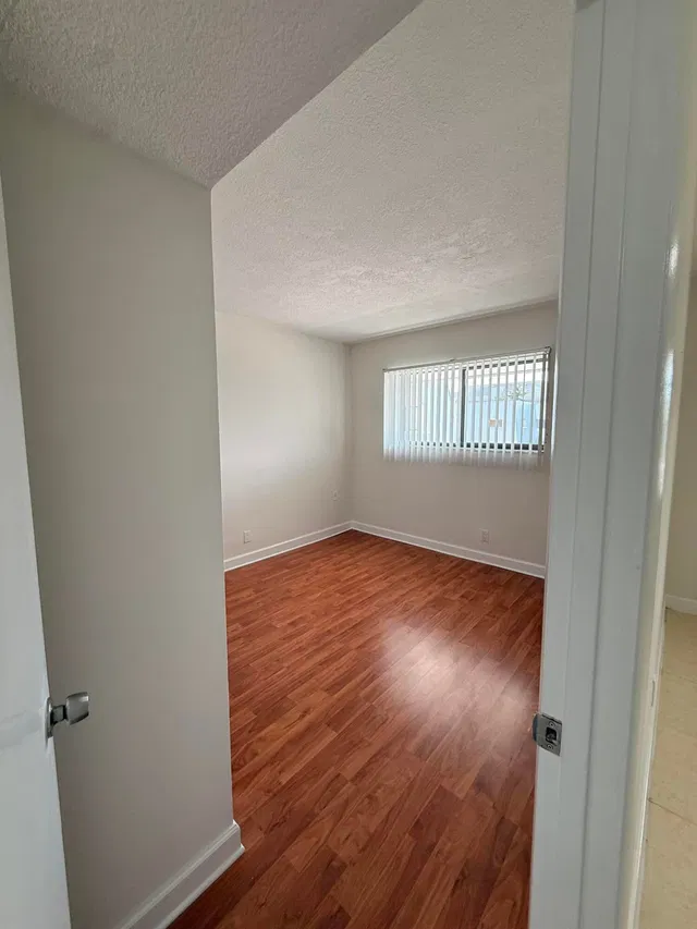 Unit 405 photo 10