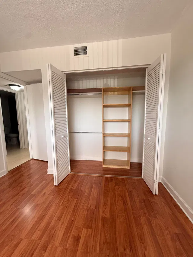 Unit 405 photo 11