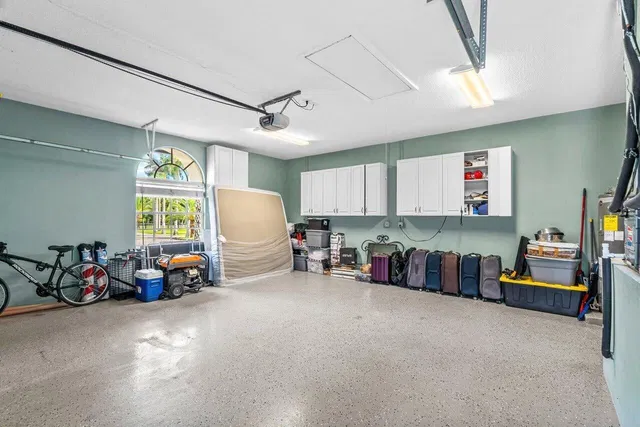Residence photo 78