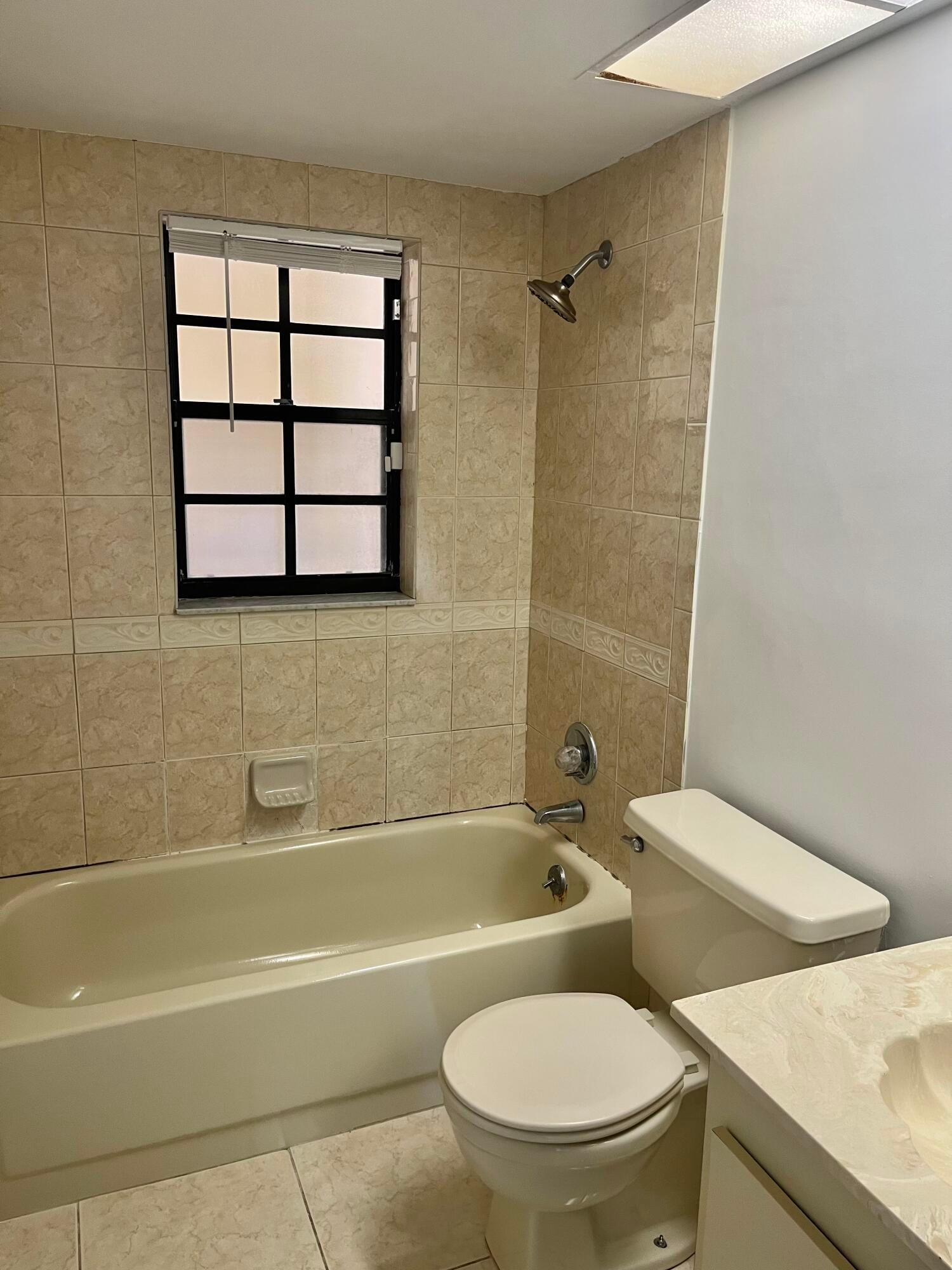 Unit 4243 photo 7