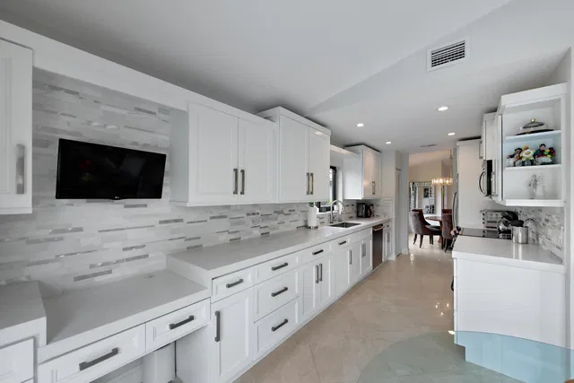 Residence photo 17