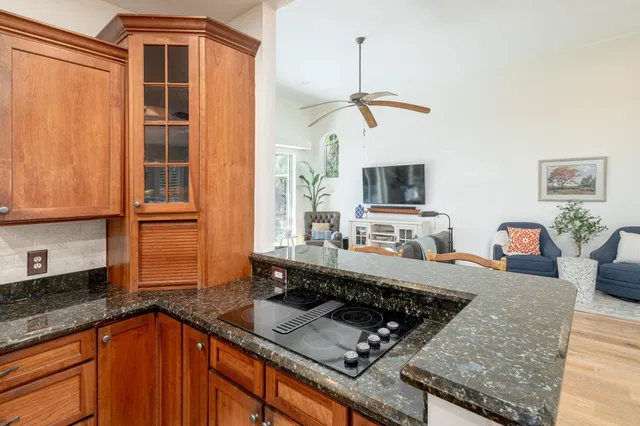  Residence photo 34