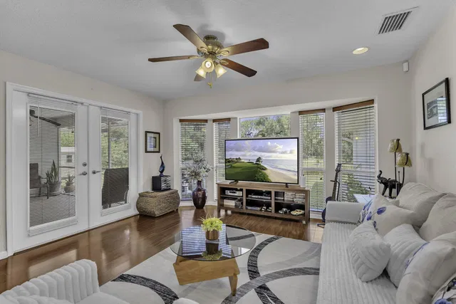 Residence photo 2