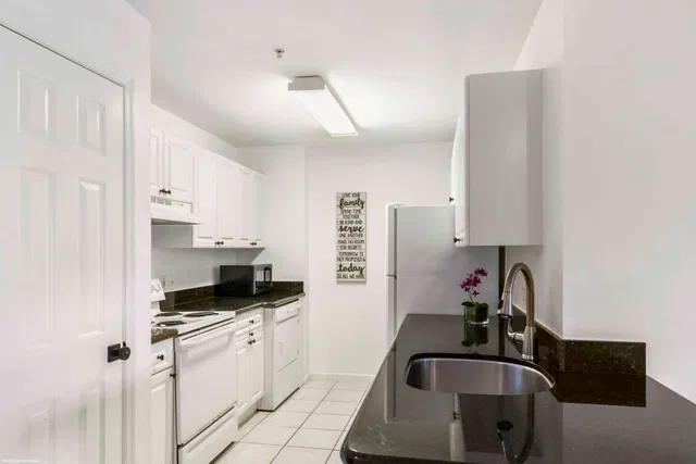 Unit 203 photo 9