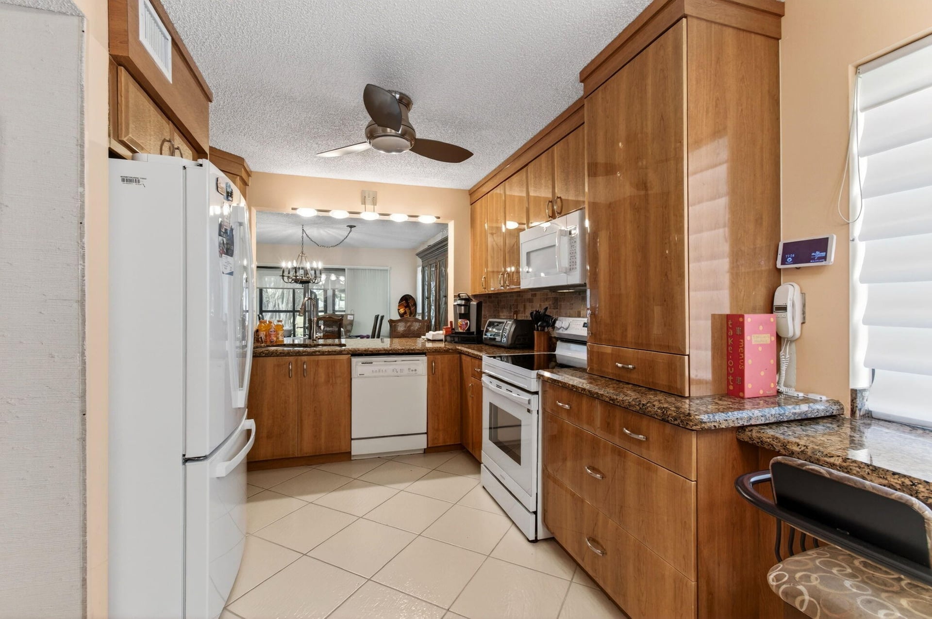 Unit 104 photo 17