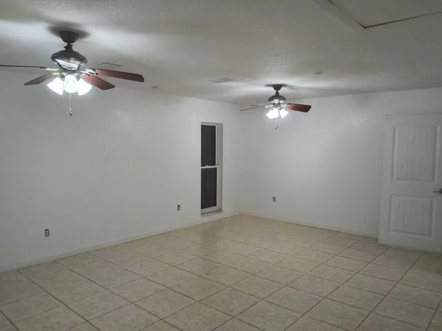 Residence photo 18