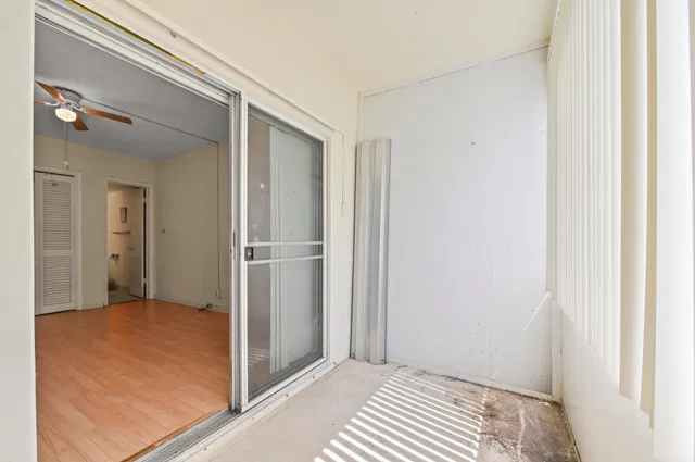 Unit 9 photo 12