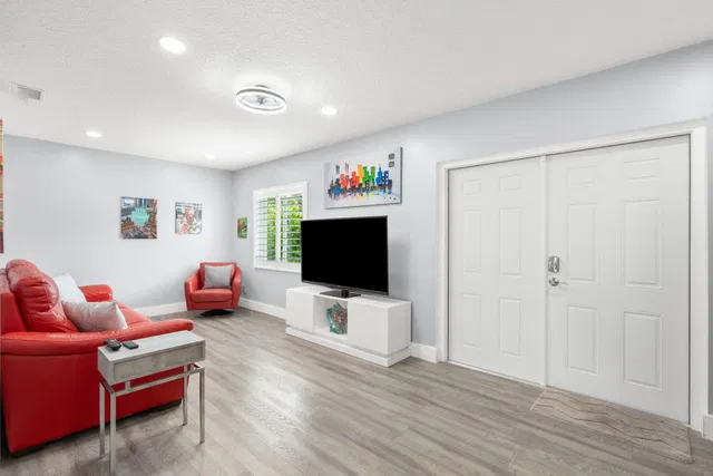  Residence photo 9