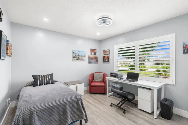  Residence photo 12