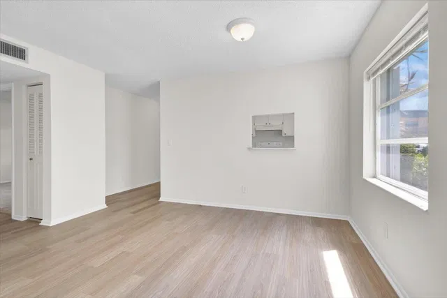 Unit 14-1 photo 18