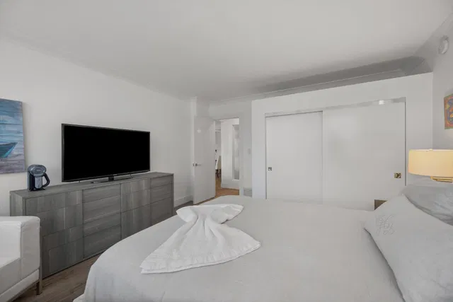 Unit 410 photo 15