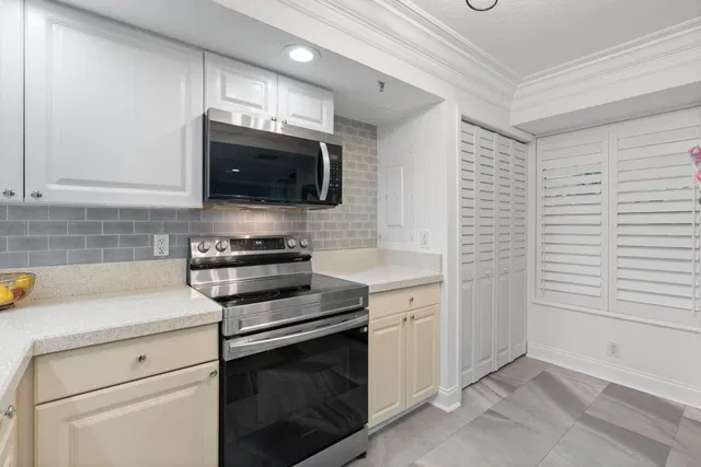 Unit 124 photo 10