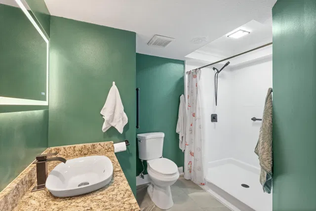 Unit 124 photo 14