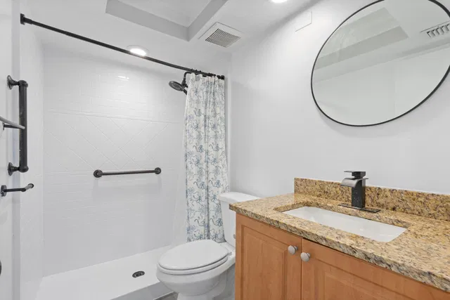 Unit 124 photo 17