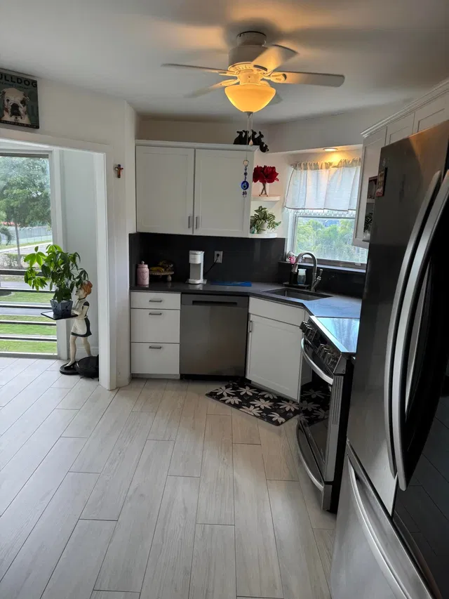 Unit 312 photo 3
