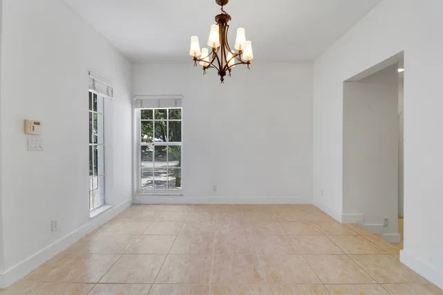  Residence photo 8