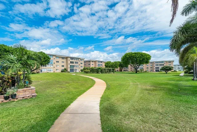 Unit 410 photo 11