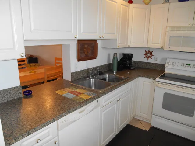 Unit 410 photo 15