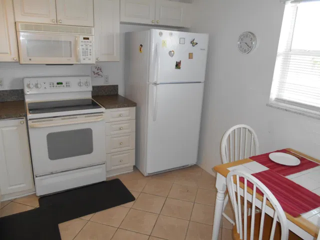 Unit 410 photo 16
