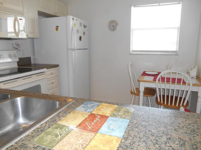Unit 410 photo 17