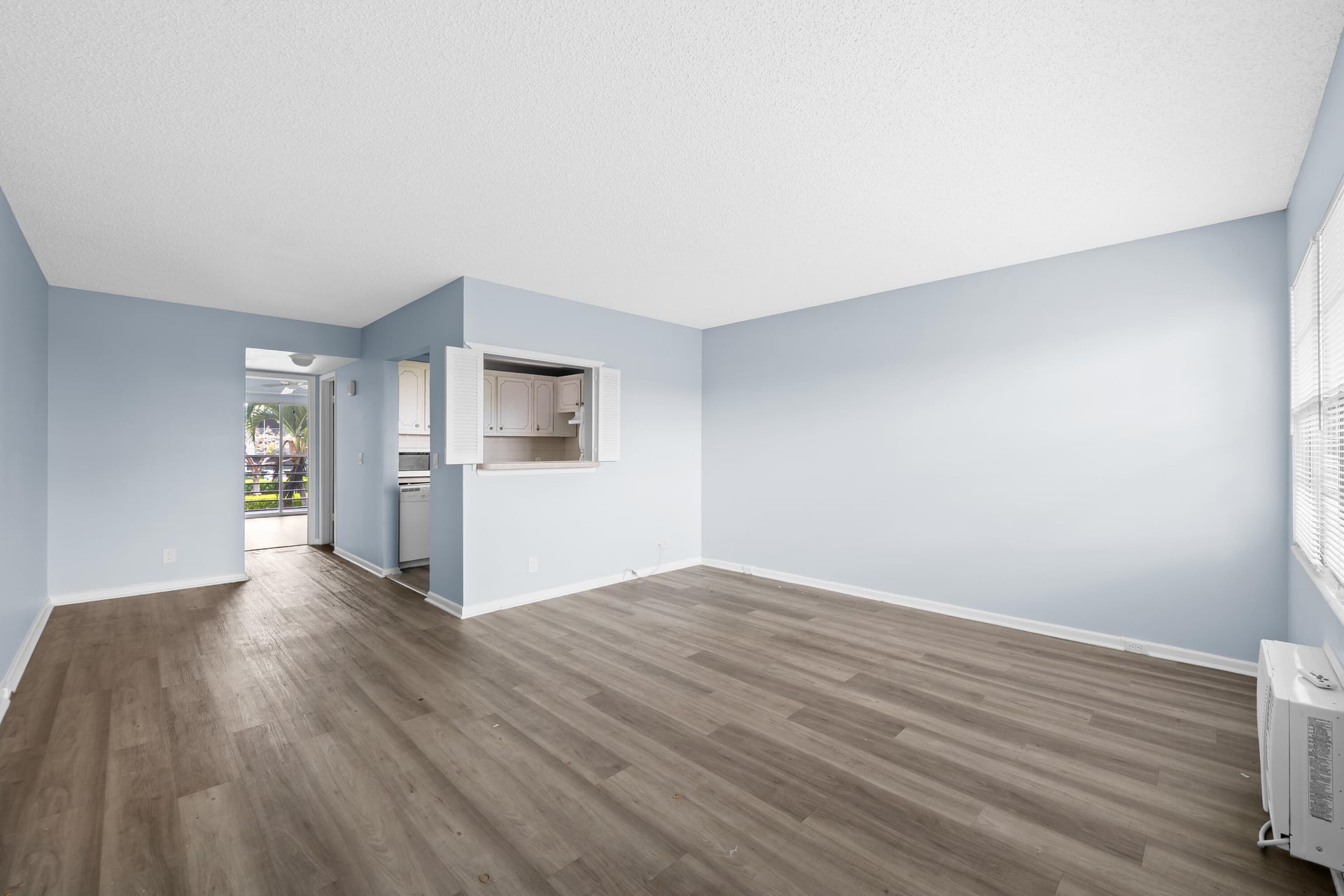 Unit 148 photo 3