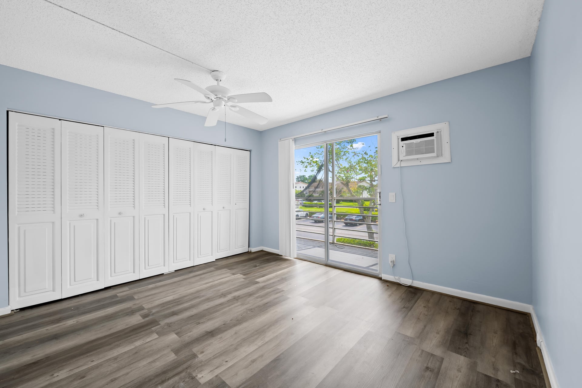 Unit 148 photo 12
