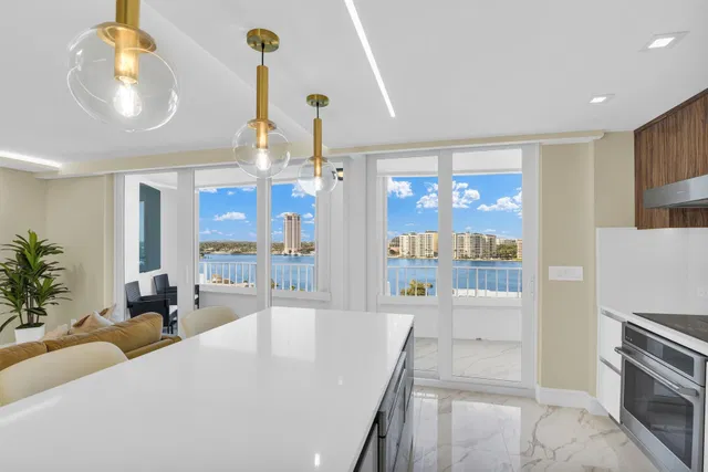 550 S Ocean Boca Unit 1009 photo 3
