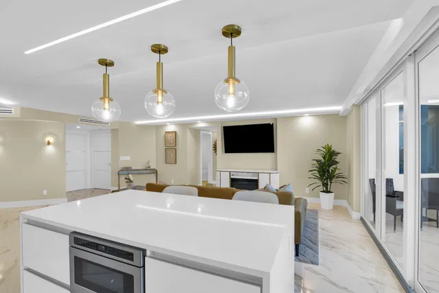 550 S Ocean Boca Unit 1009 photo 9