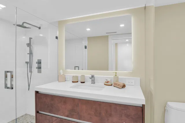 550 S Ocean Boca Unit 1009 photo 22