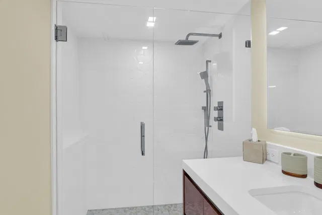 550 S Ocean Boca Unit 1009 photo 23