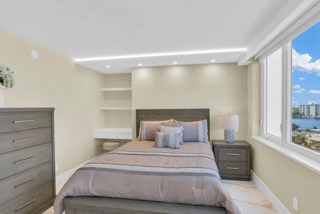 550 S Ocean Boca Unit 1009 photo 27