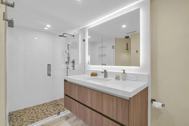 550 S Ocean Boca Unit 1009 photo 29
