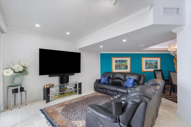 Unit 211 photo 8