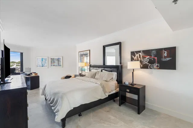 Unit 211 photo 18