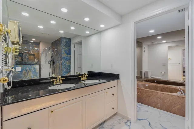 Unit 211 photo 23