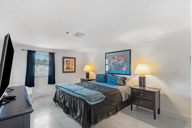 Unit 211 photo 26