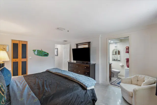 Unit 211 photo 27