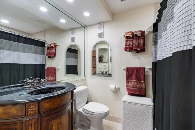 Unit 211 photo 28