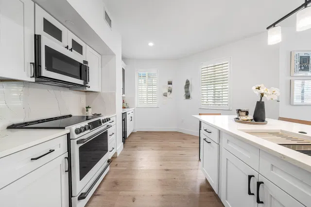 Pineapple Grove Village Condominiums Unit 1209 photo 8