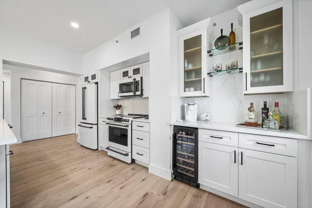 Pineapple Grove Village Condominiums Unit 1209 photo 9