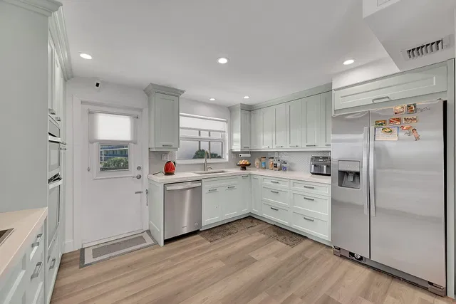 Unit D302 photo 17
