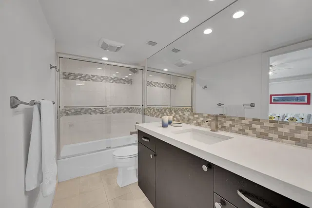 Unit D302 photo 31