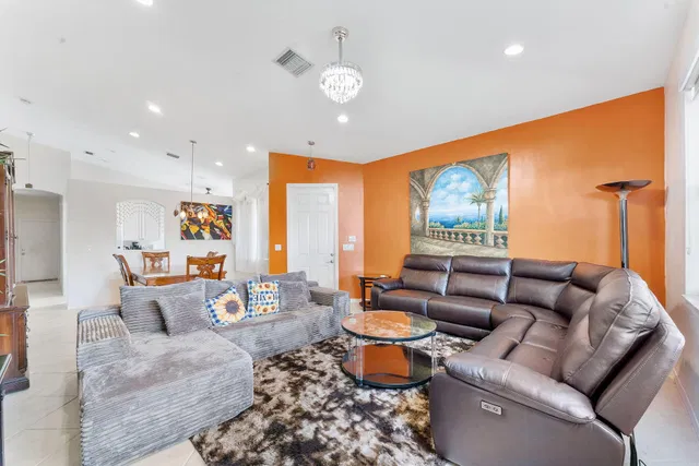 Residence photo 3